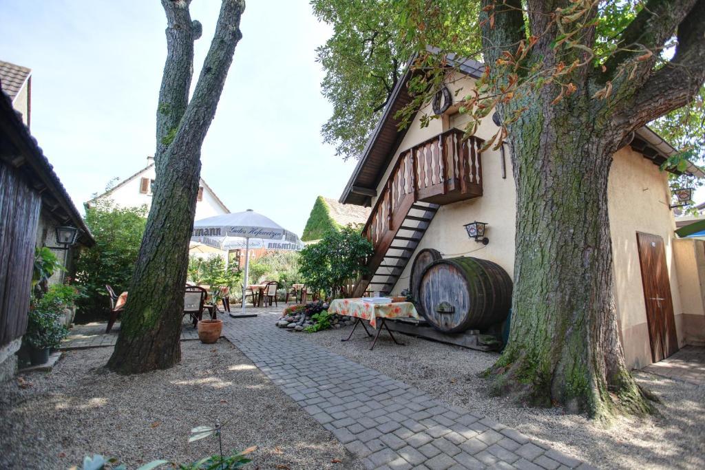 Gasthaus Zum Hirschen Oberrimsingen Exterior photo